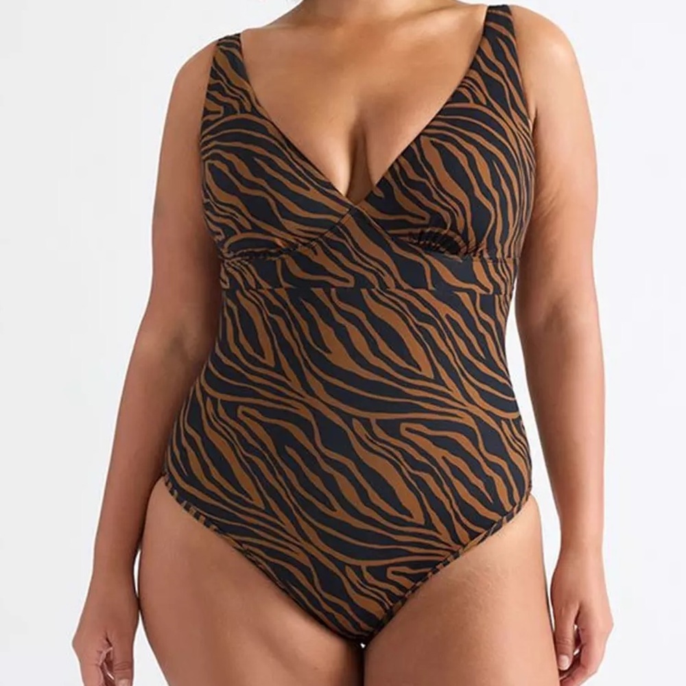 NWT Knix LEAKPROOF Deep V One-Piece Swim Suit • Size Small + • Animal Print